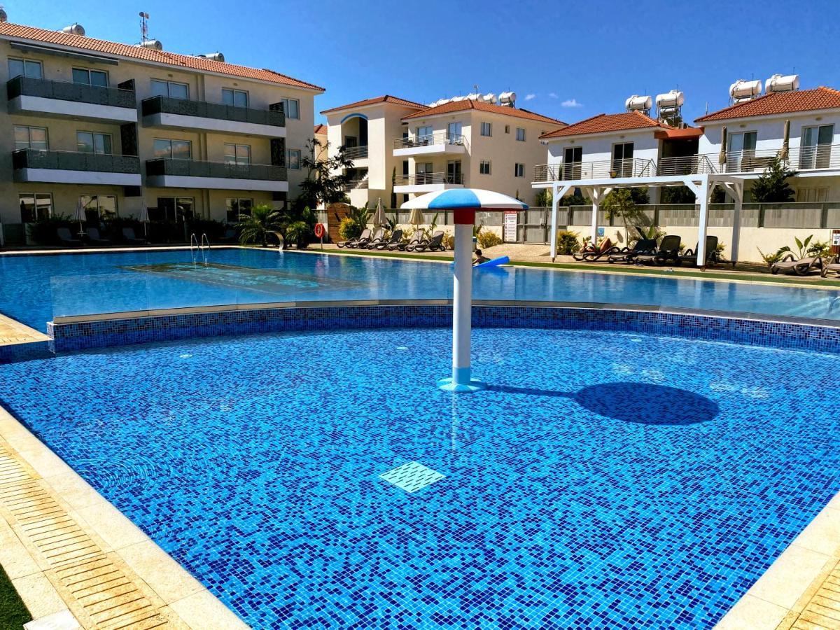 Domino Blue Apartment Paralimni Buitenkant foto