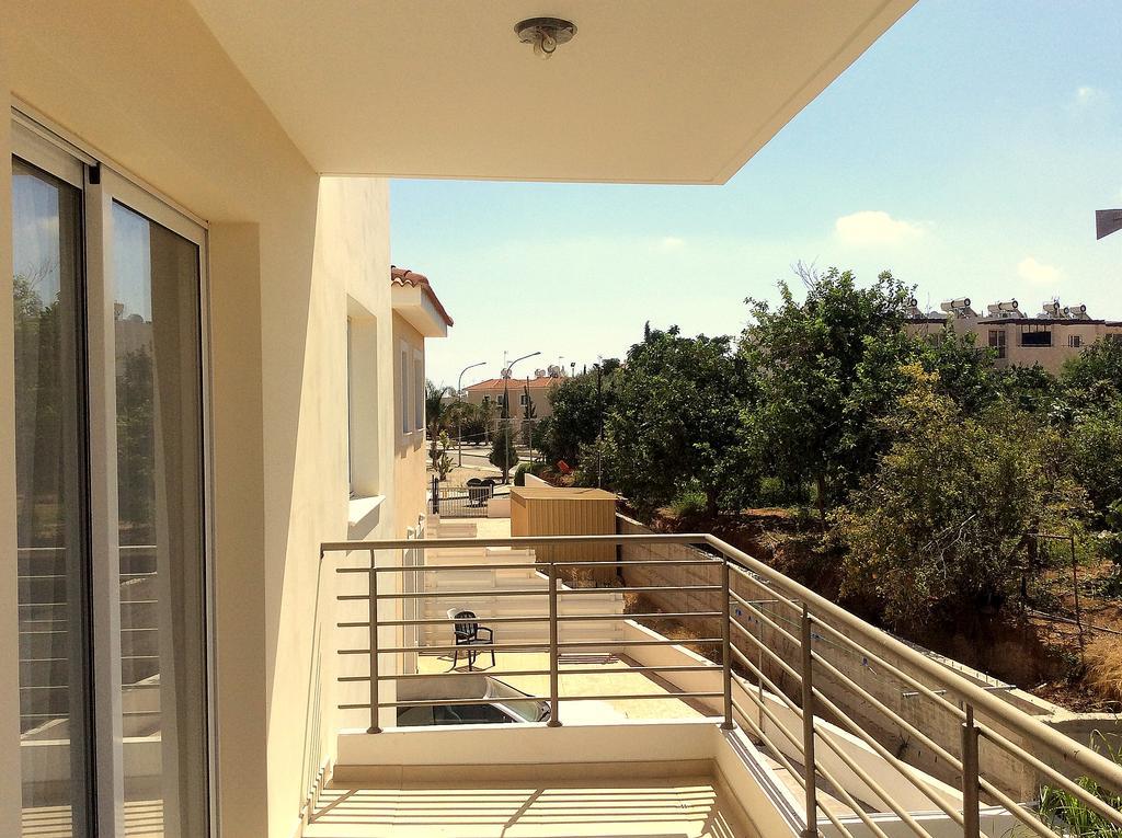Domino Blue Apartment Paralimni Buitenkant foto