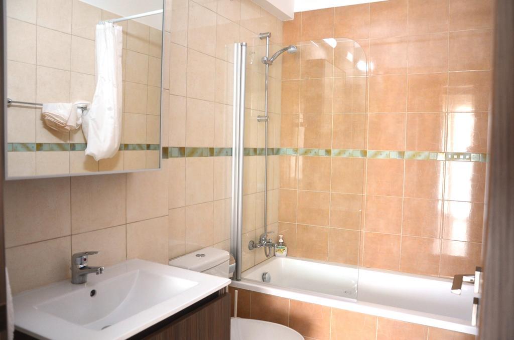 Domino Blue Apartment Paralimni Buitenkant foto
