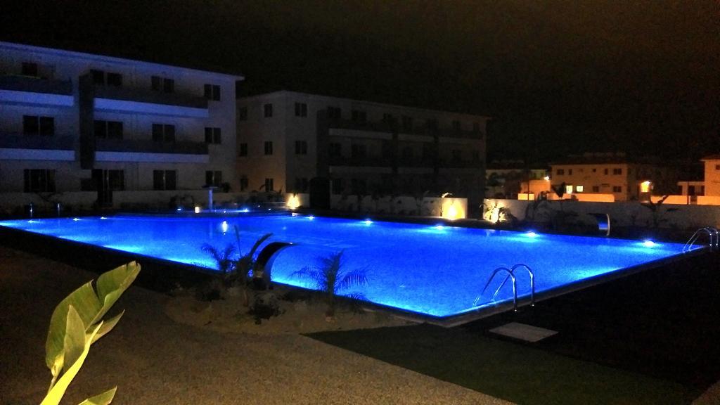 Domino Blue Apartment Paralimni Buitenkant foto